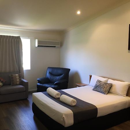 Emerald Explorers Inn Екстер'єр фото