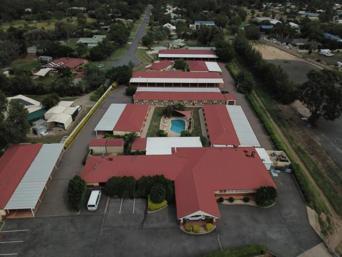Emerald Explorers Inn Екстер'єр фото