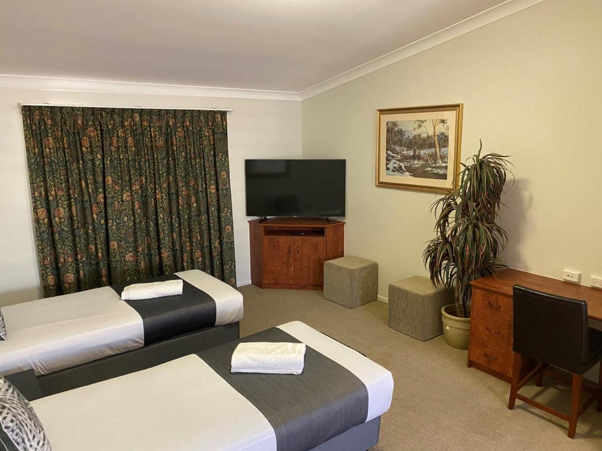 Emerald Explorers Inn Екстер'єр фото