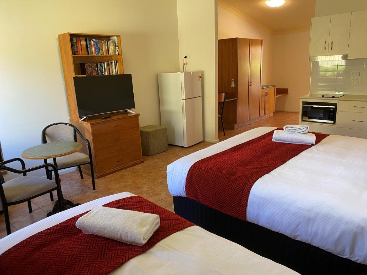 Emerald Explorers Inn Екстер'єр фото