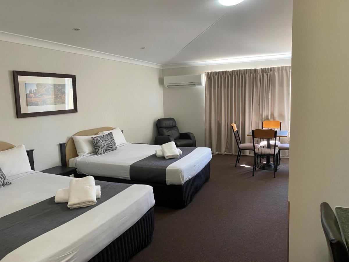 Emerald Explorers Inn Екстер'єр фото