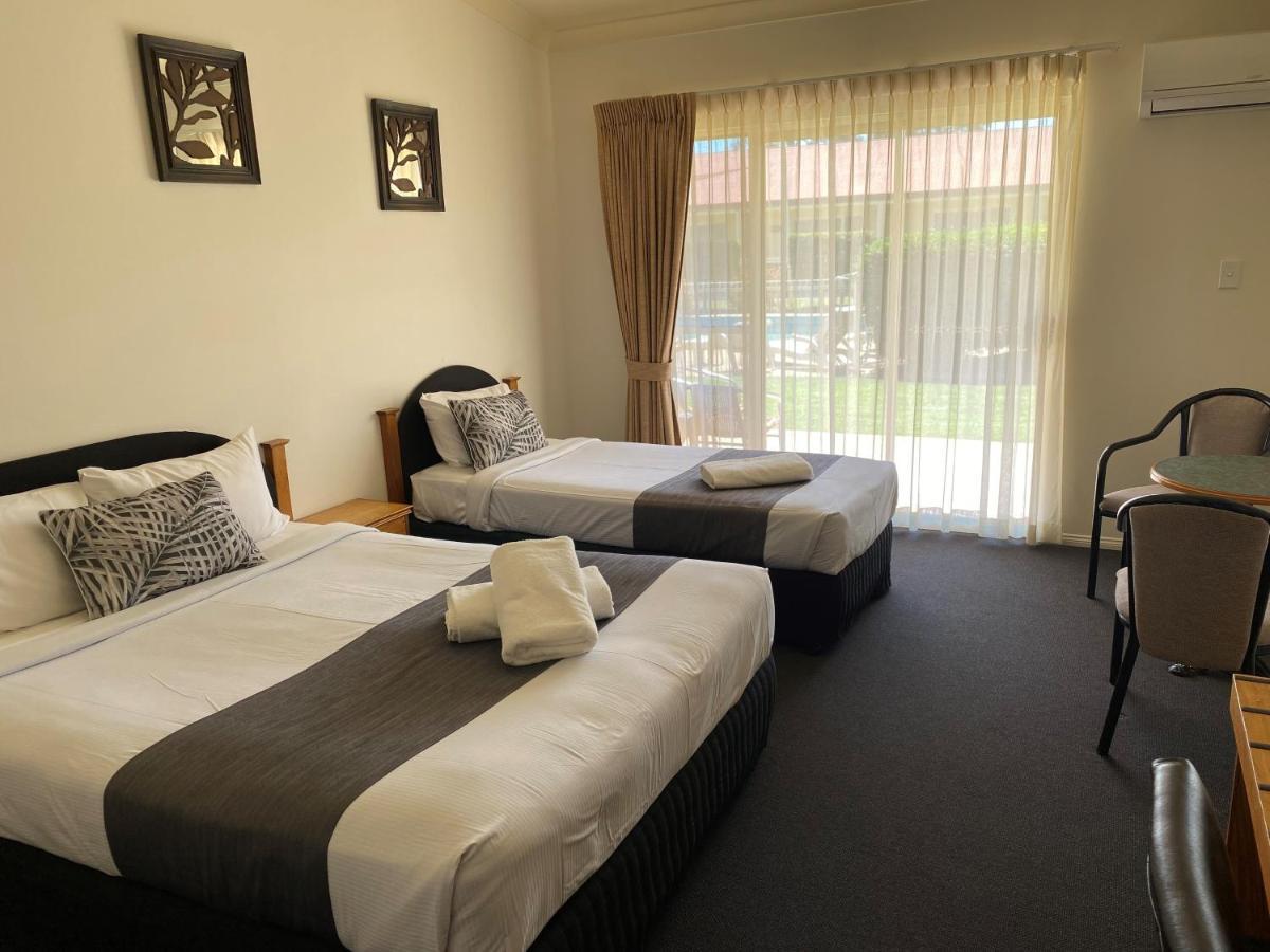 Emerald Explorers Inn Екстер'єр фото