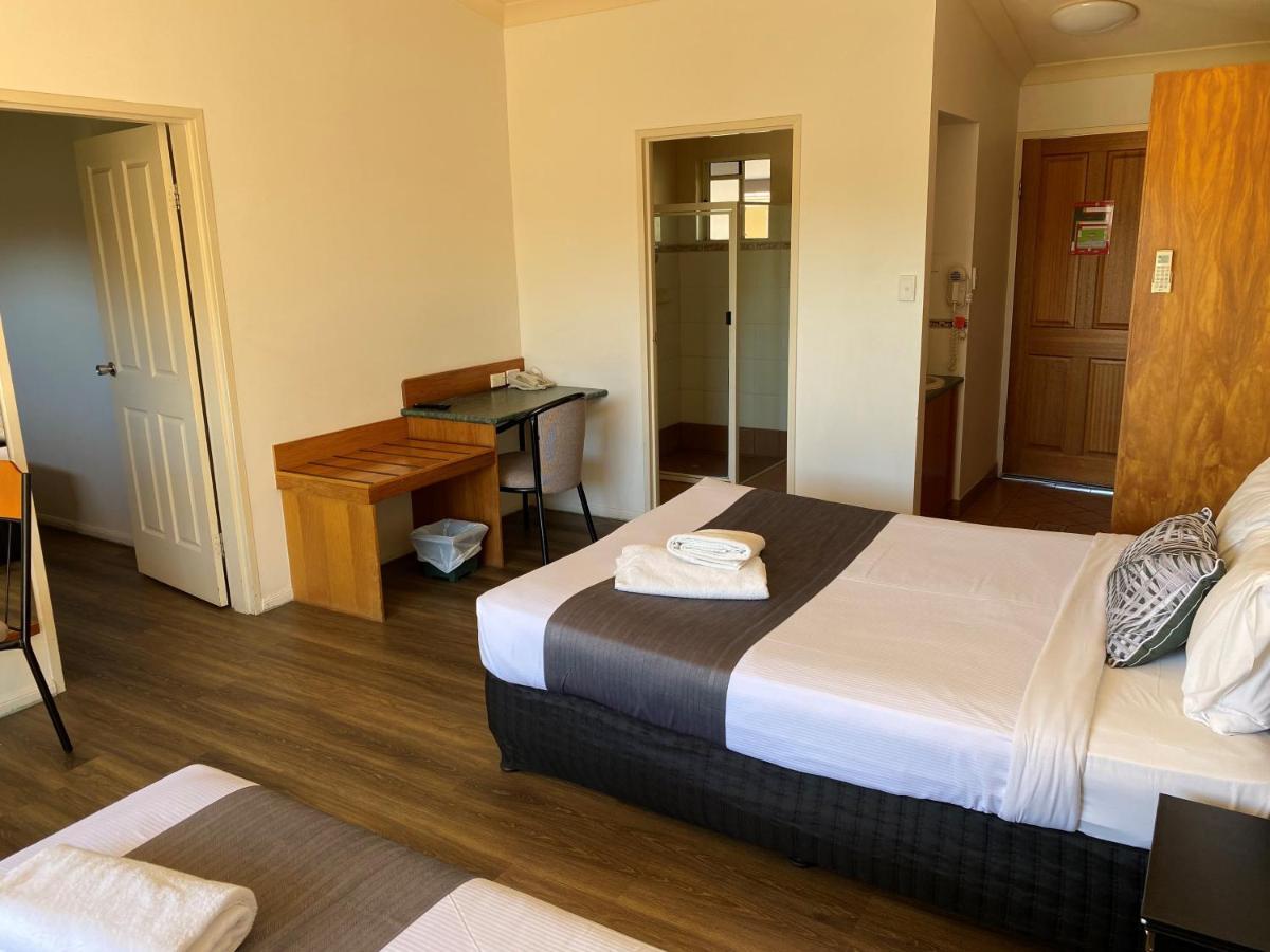 Emerald Explorers Inn Екстер'єр фото