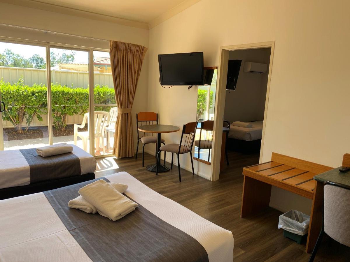 Emerald Explorers Inn Екстер'єр фото