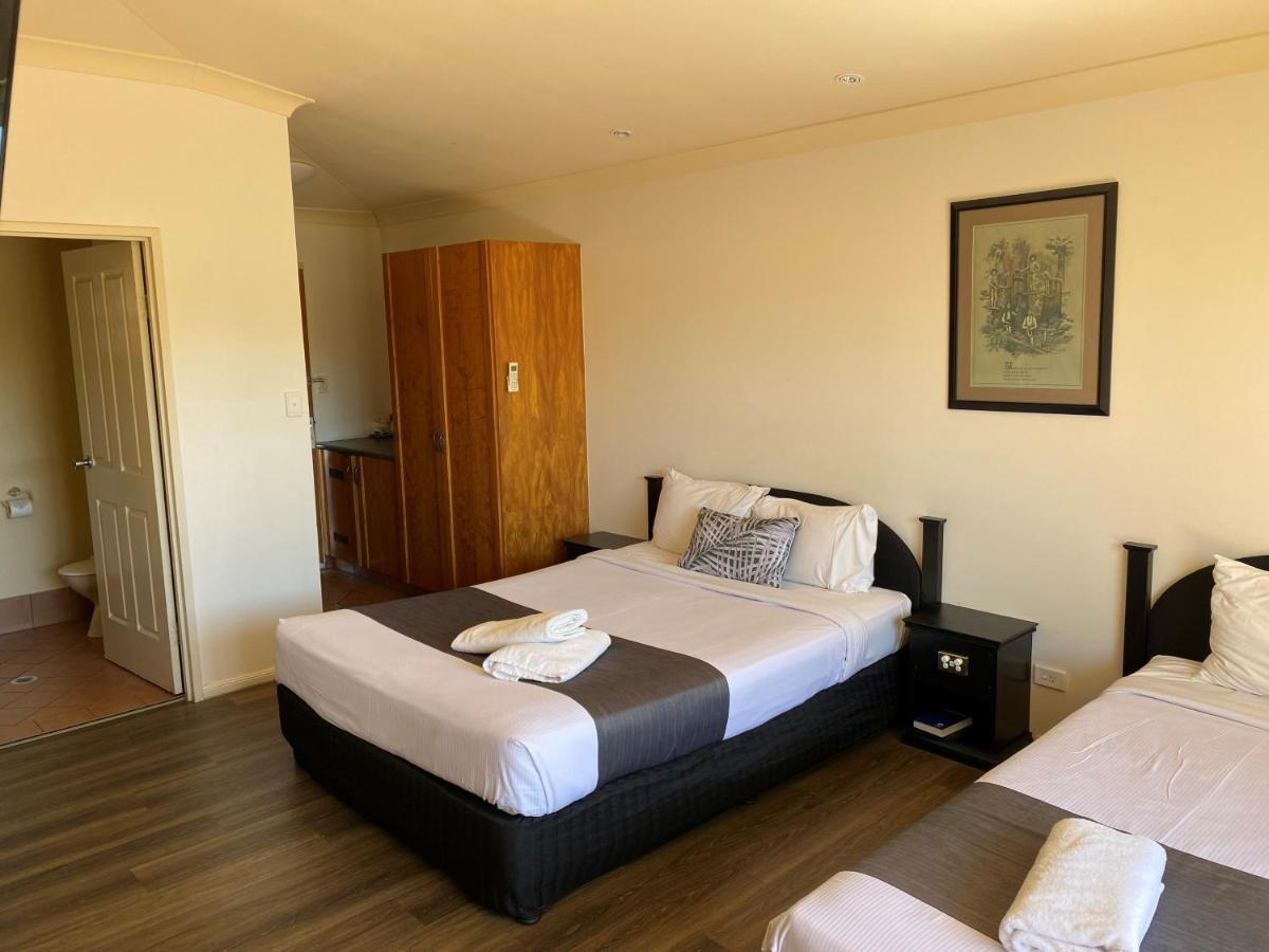 Emerald Explorers Inn Екстер'єр фото