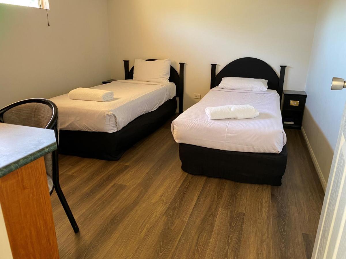 Emerald Explorers Inn Екстер'єр фото