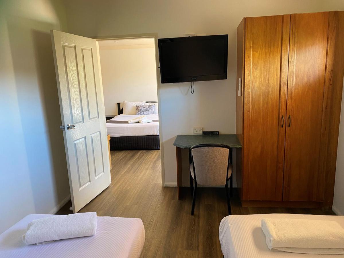 Emerald Explorers Inn Екстер'єр фото