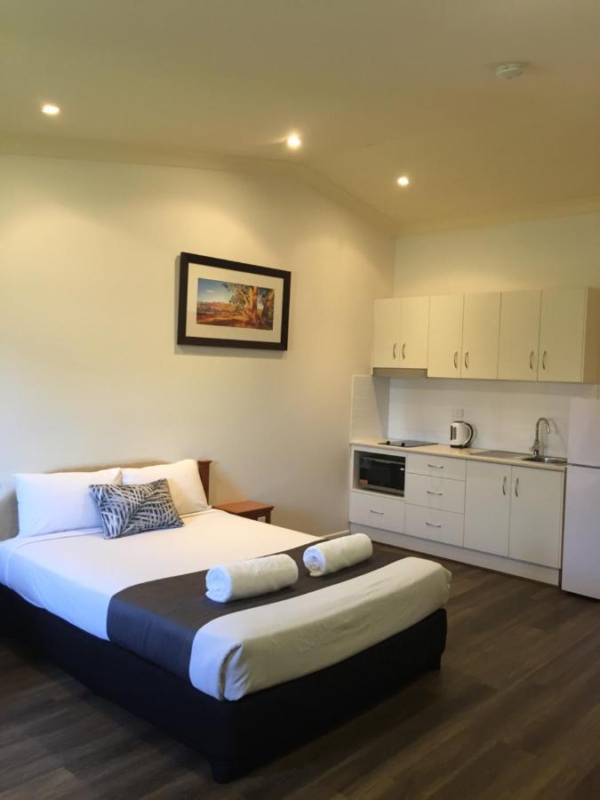 Emerald Explorers Inn Екстер'єр фото