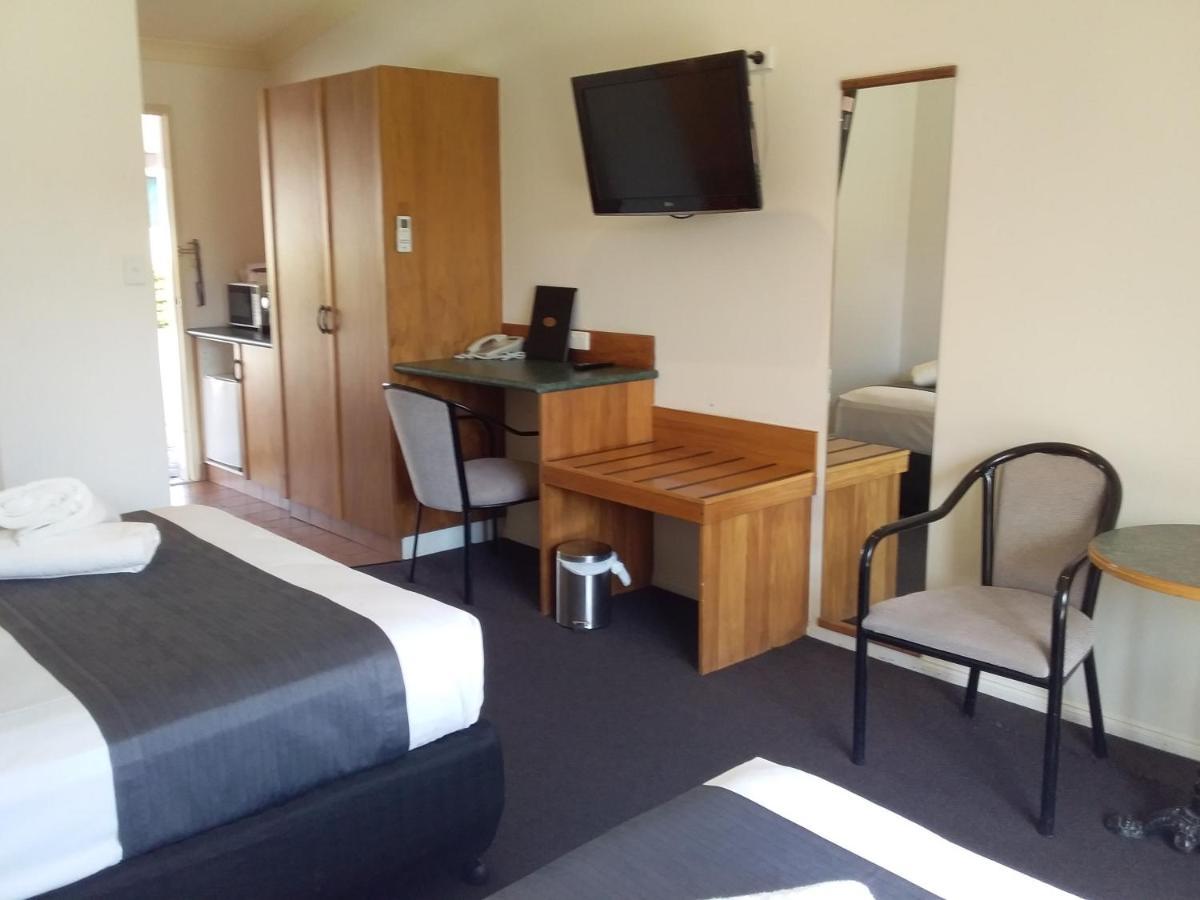 Emerald Explorers Inn Екстер'єр фото
