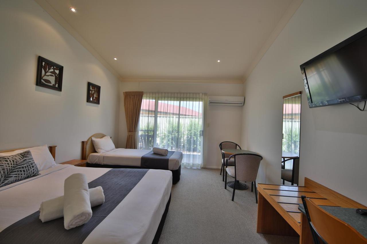 Emerald Explorers Inn Екстер'єр фото