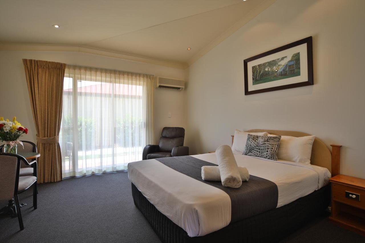 Emerald Explorers Inn Екстер'єр фото