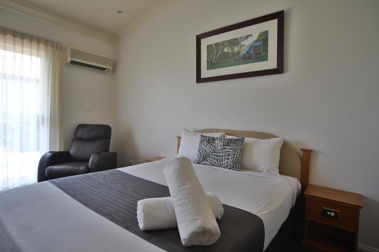 Emerald Explorers Inn Екстер'єр фото