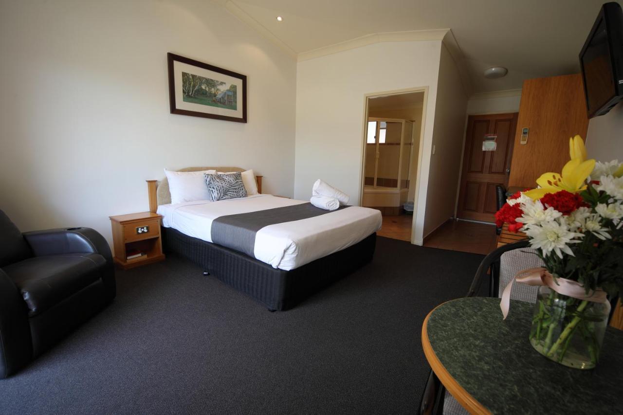 Emerald Explorers Inn Екстер'єр фото