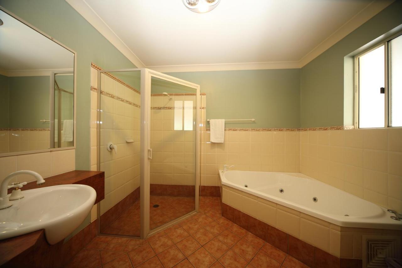 Emerald Explorers Inn Екстер'єр фото